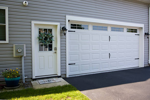 24/7 Emergency Garage Door Panel Replacement experts in Franklin, NH